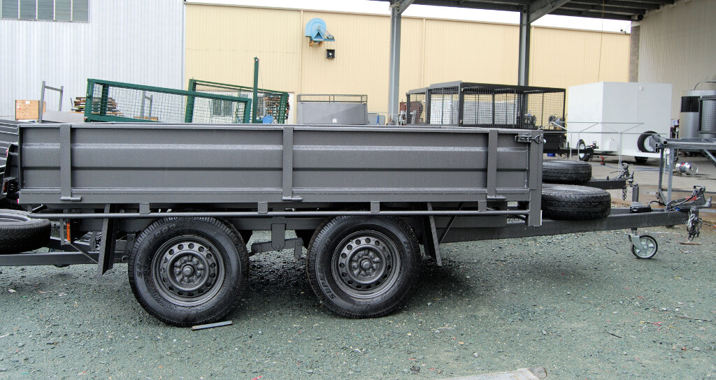 4.0T Tandem Axle Box Trailer with Wheels Under and Drop Sides  1